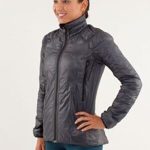 Lululemon Women's Black Cream 650 Fill Run Turn Around Reversible Jacket Size 8